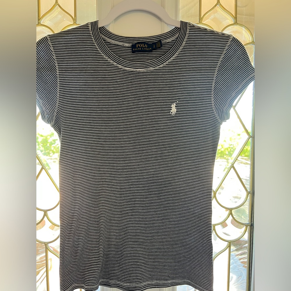 Polo black and white striped tee